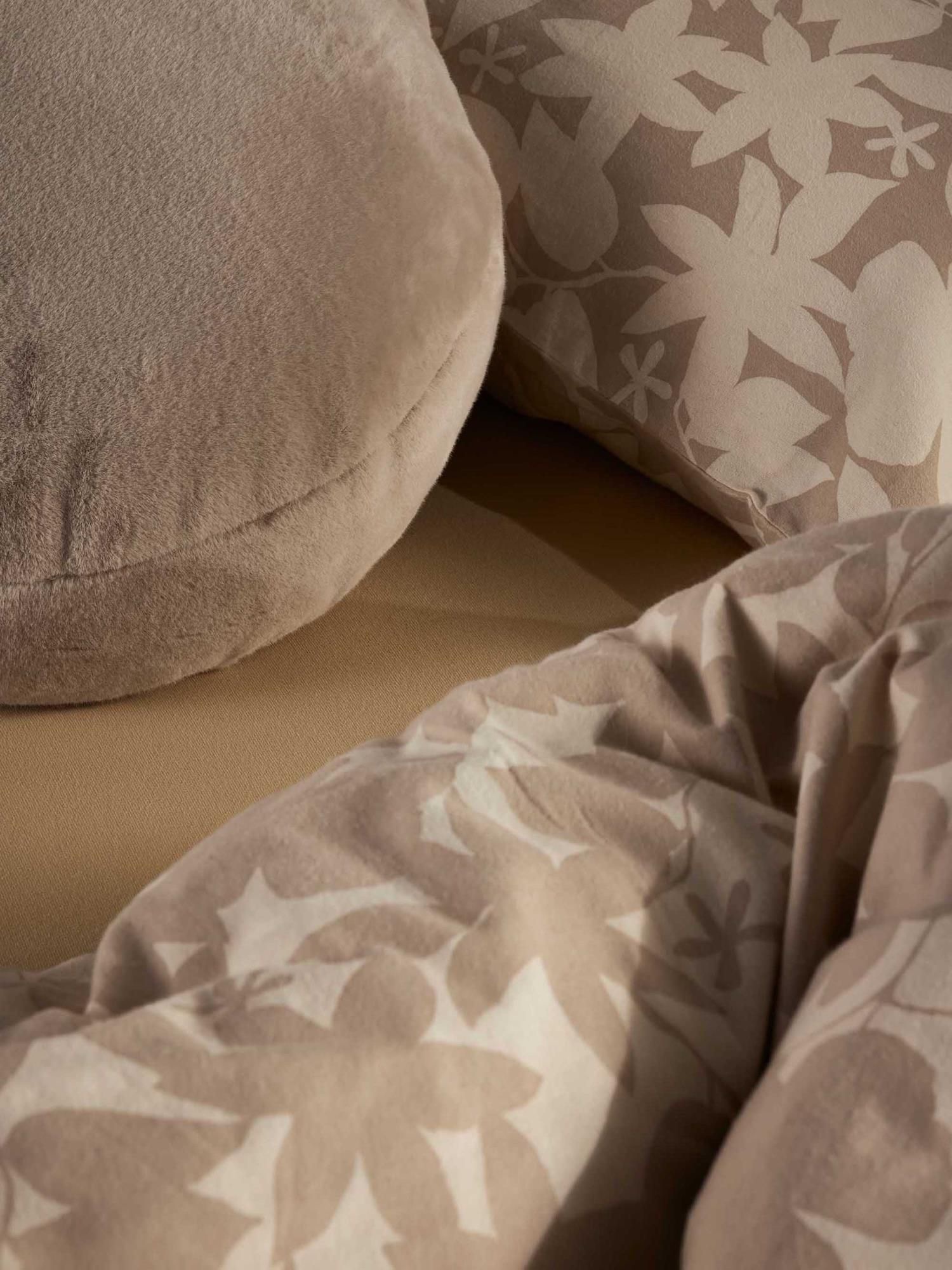 Sierkussen Mads Furry Oatmeal